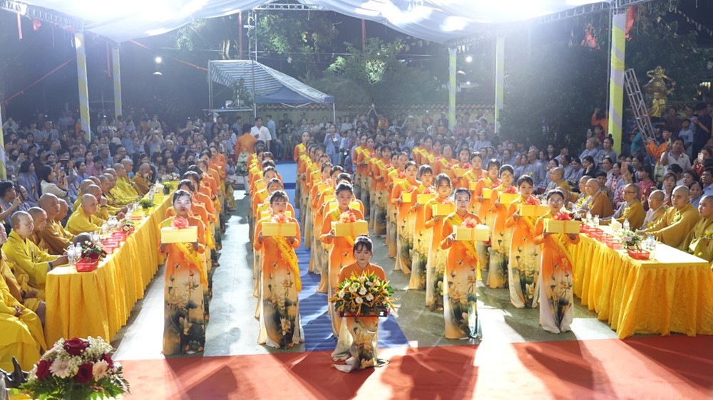 Đồng Tháp: Ấm áp và xúc động Đại lễ Vu lan Báo hiếu tại chùa Thanh Lương