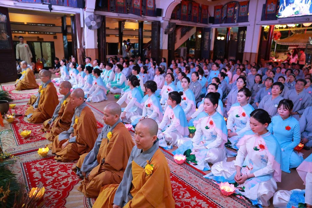 TP.HCM: Lắng đọng đêm hoa đăng tri ân cha mẹ, tưởng niệm anh hùng liệt sĩ tại Quan Âm tu viện