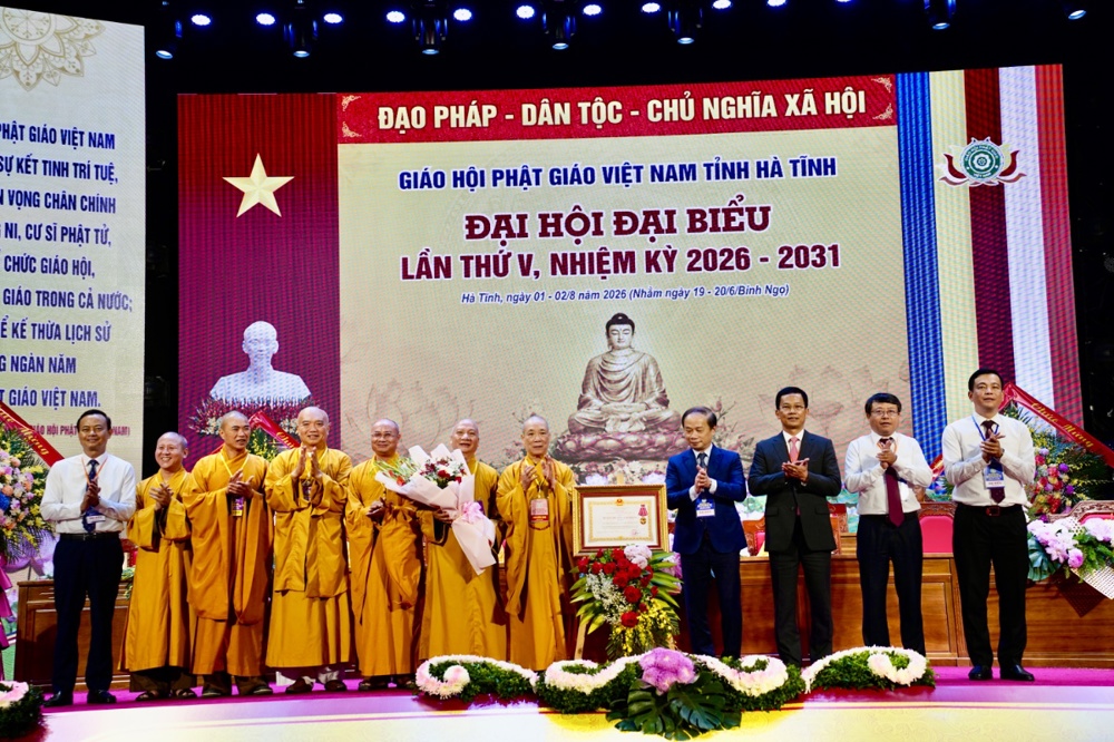 Hà Tĩnh: Thượng tọa Thích Chiếu Tuệ được suy cử tân Trưởng ban Trị sự GHPGVN tỉnh, nhiệm kỳ 2026-2031插图15