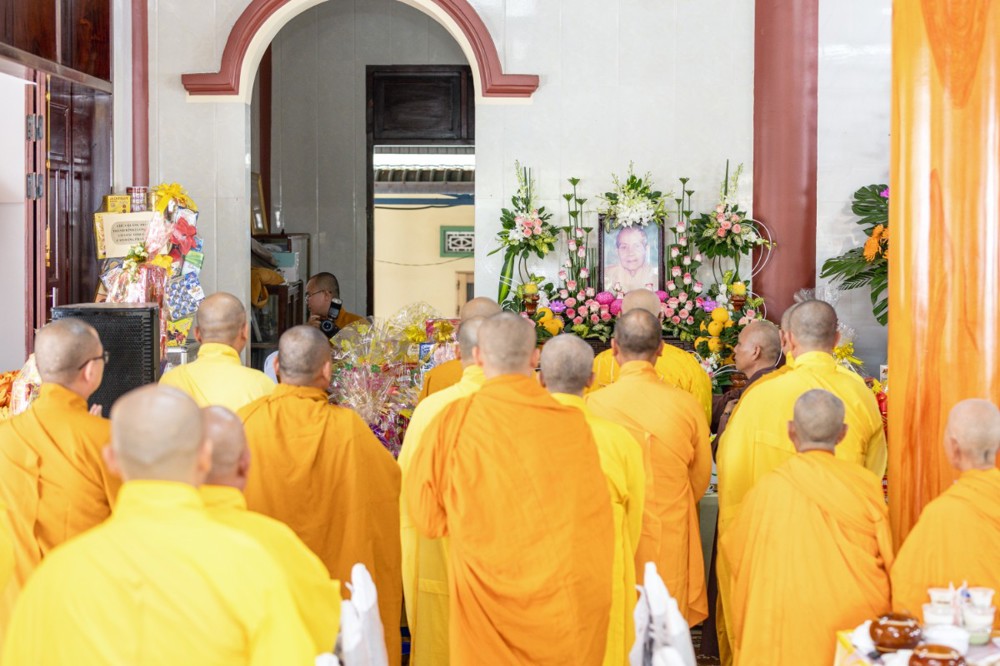 Lâm Đồng: Tịnh xá Ngọc Chiếu dâng y ca-sa, tưởng niệm ân đức Ni trưởng Sanh Liên