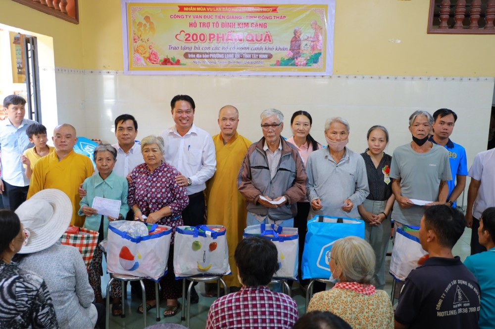 Tây Ninh: Tổ đình Kim Cang phối hợp trao 200 phần quà thiện nguyện nhân mùa Vu Lan
