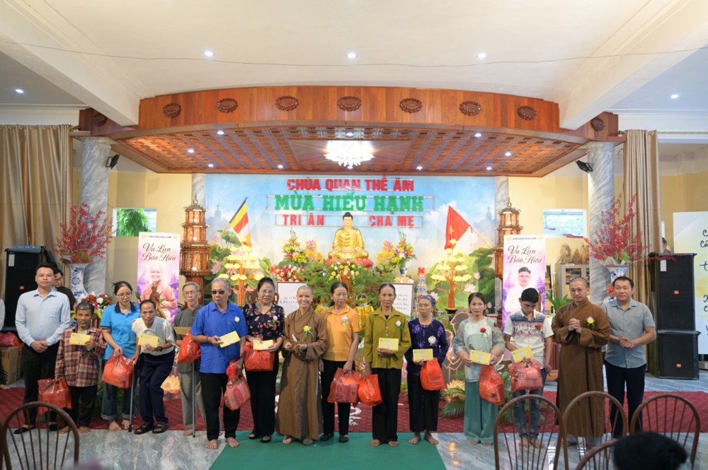 Hà Nội: Chùa Quan Thế Âm tổ chức khóa tu một ngày, trao 200 phần quà nhân mùa Vu lan
