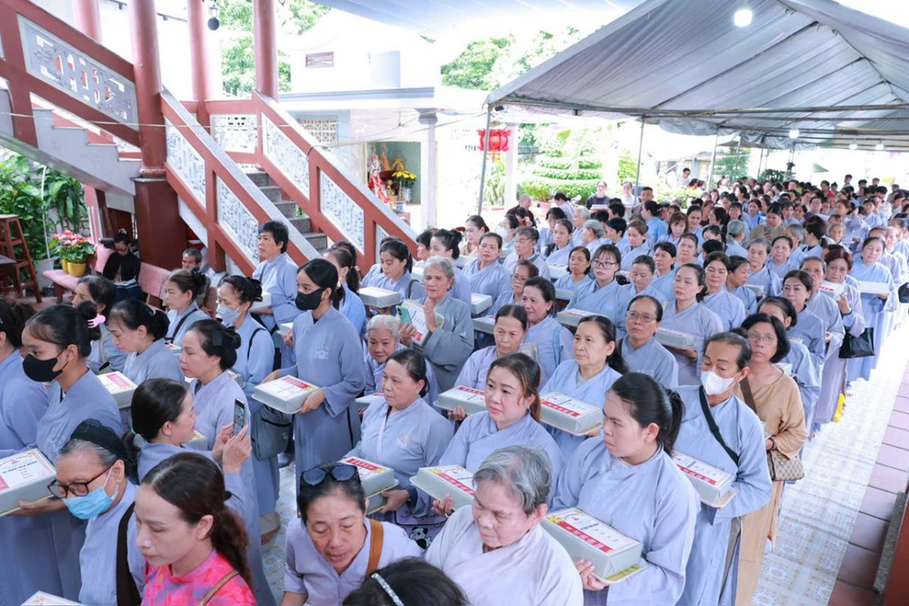 TP.HCM: Ni viện Vạn Hạnh trang nghiêm lễ dâng pháp y mùa Vu Lan PL.2570