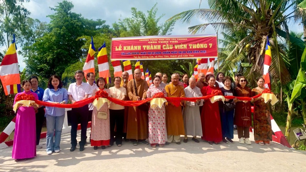 Phật giáo người Hoa thăm, tặng quà, bàn giao cầu nông thôn tại Đồng Tháp và TP. Cần Thơ