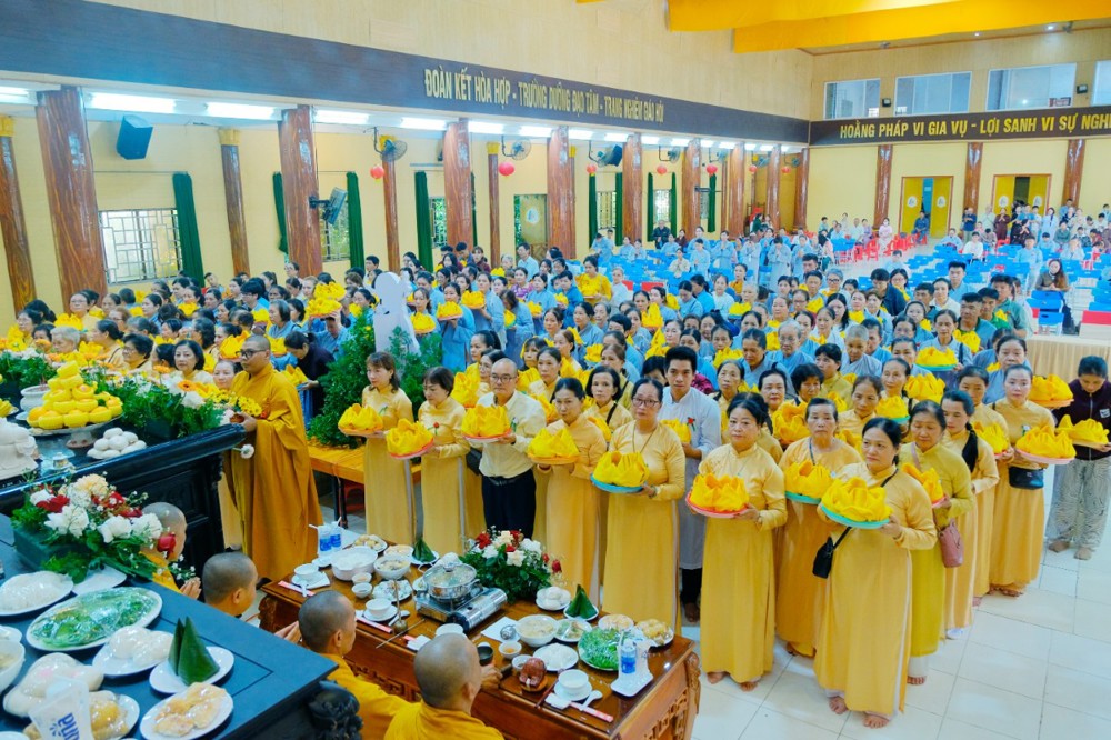 An Giang: Trang nghiêm Đại lễ Vu lan Báo hiếu PL.2570 và dâng pháp y tại chùa Phật Quang