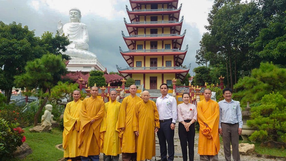 Quảng Ngãi: Lãnh đạo Sở Dân tộc và Tôn giáo vấn an, chúc mừng mùa Vu Lan tại chùa Huệ Chiếu