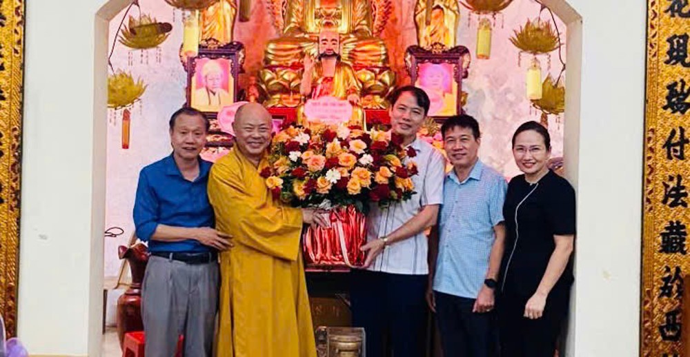 Thanh Hóa: Đoàn nguyên lãnh đạo huyện Cẩm Thủy (cũ) và lãnh đạo các địa phương chúc mừng Đại lễ Vu Lan
