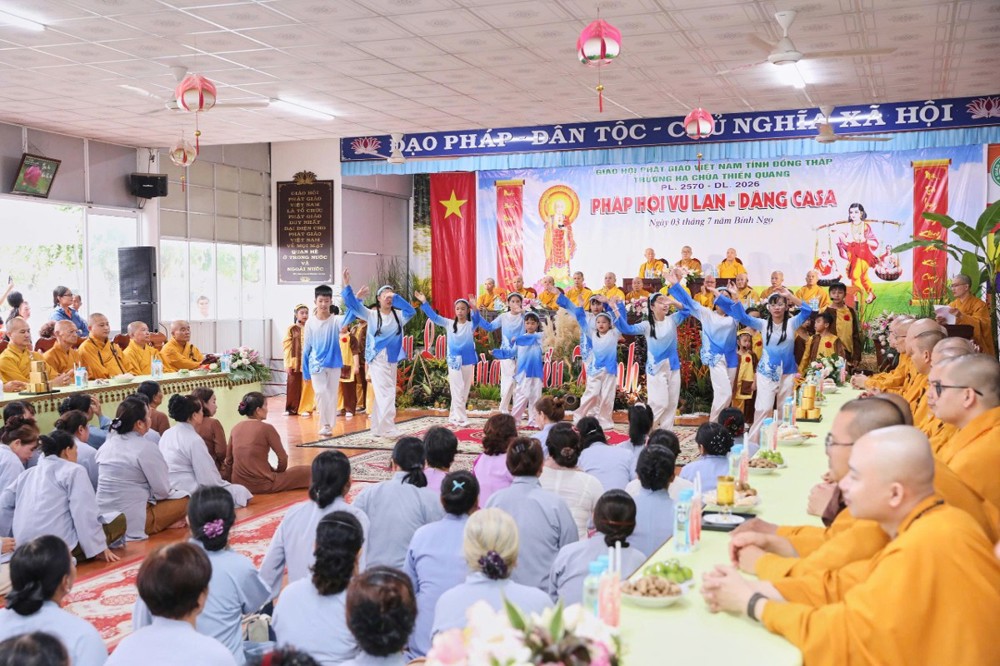 Đồng Tháp: Trường hạ chùa Thiền Quang trang nghiêm tổ chức Pháp hội Vu lan – Dâng y Casa PL.2570