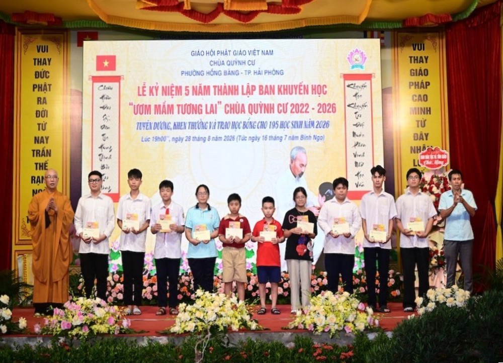Hải Phòng: Chùa Quỳnh Cư kỷ niệm 5 năm thành lập Ban Khuyến học “Ươm mầm tương lai” và trao 195 phần quà khuyến học nhân mùa Vu Lan
