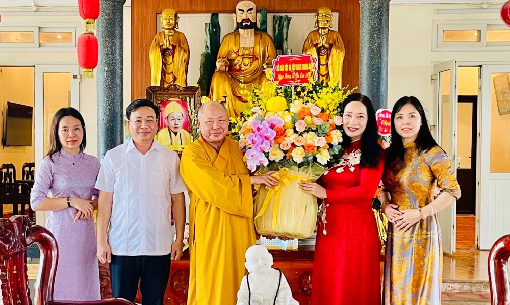 Thanh Hoá: Sở Dân tộc và Tôn giáo tỉnh thăm, chúc mừng Thượng tọa Thích Tâm Định nhân Đại lễ Vu Lan