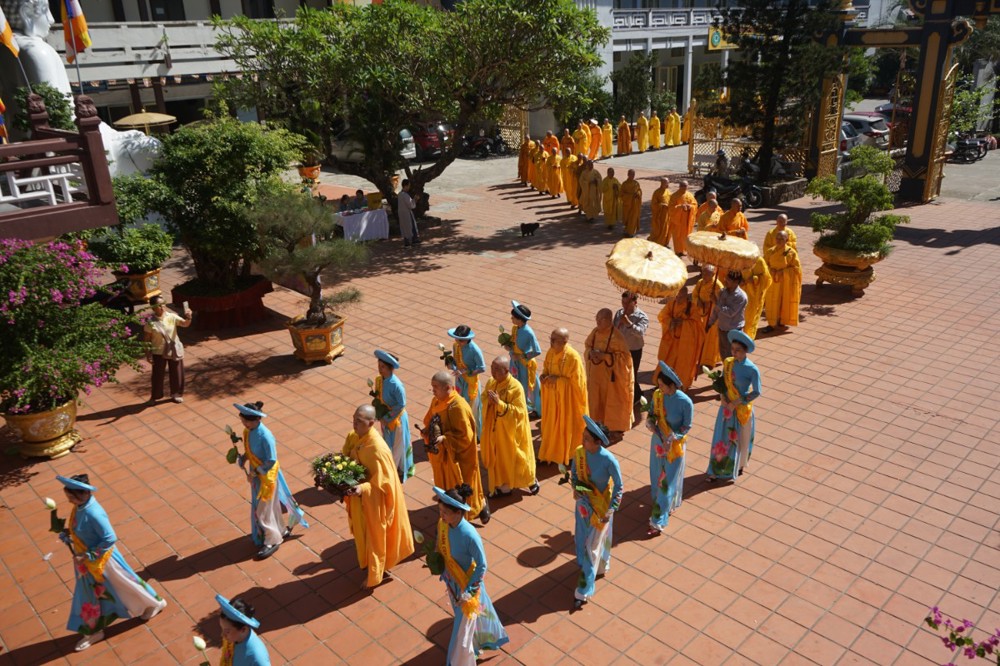 Đà Nẵng: Trang nghiêm lễ dâng y tại chùa Pháp Lâm
