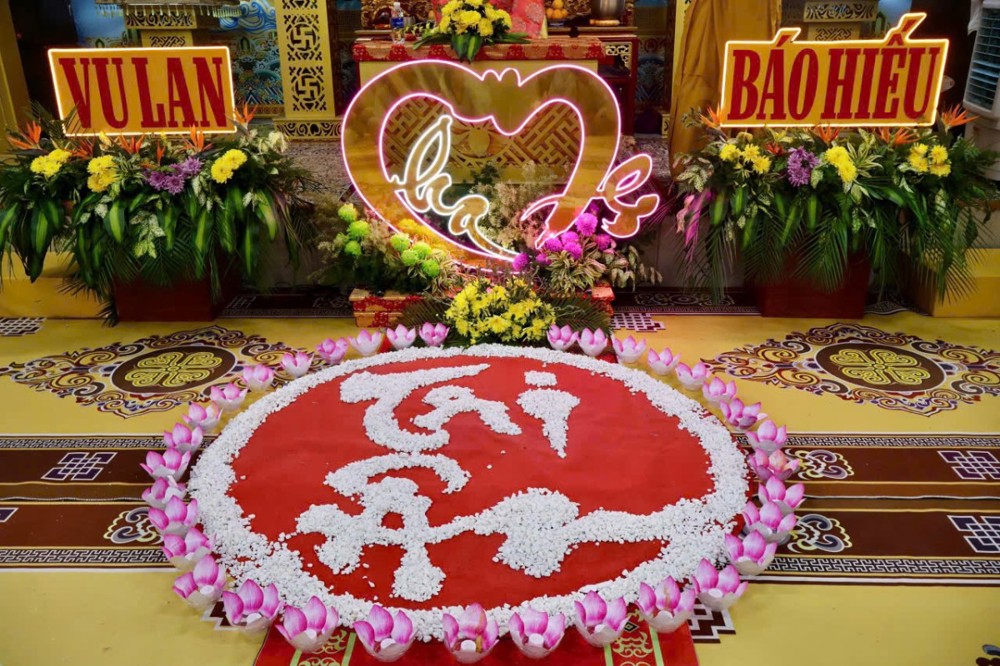 Đà Nẵng: Chùa Huệ Quang, chùa Thái Sơn trao tặng quà tặng quà cho học sinh nghèo “tiếp bước đến trường”