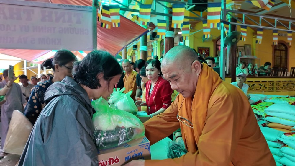 An Giang: Tịnh thất Thiền Minh trao 200 phần quà nhân mùa Vu lan Báo hiếu PL.2570