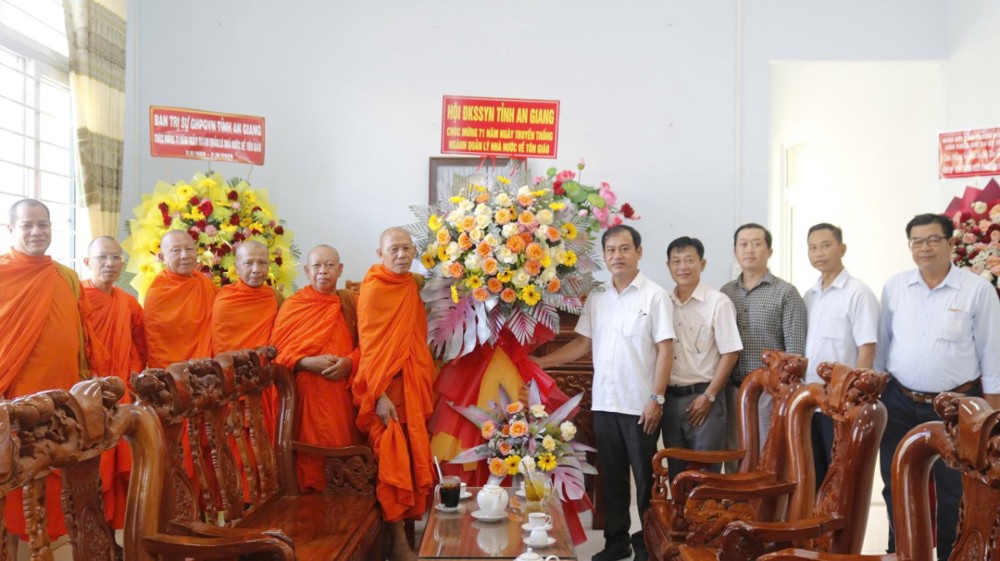 An Giang: Hội ĐKSSYN tỉnh thăm, chúc mừng Sở Dân tộc và Tôn giáo nhân kỷ niệm 71 năm ngày truyền thống ngành quản lý Nhà nước về Tôn giáo