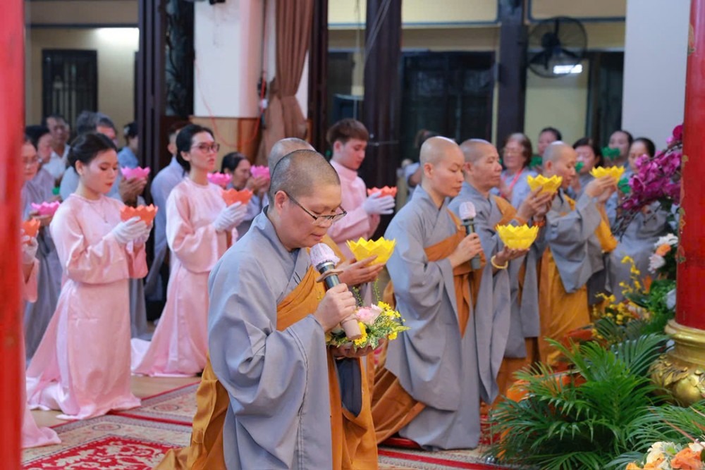 TP.HCM: Quan Âm Tu Viện trang nghiêm lễ hoa đăng kính mừng vía Đức Bồ Tát Quán Thế Âm thành đạo