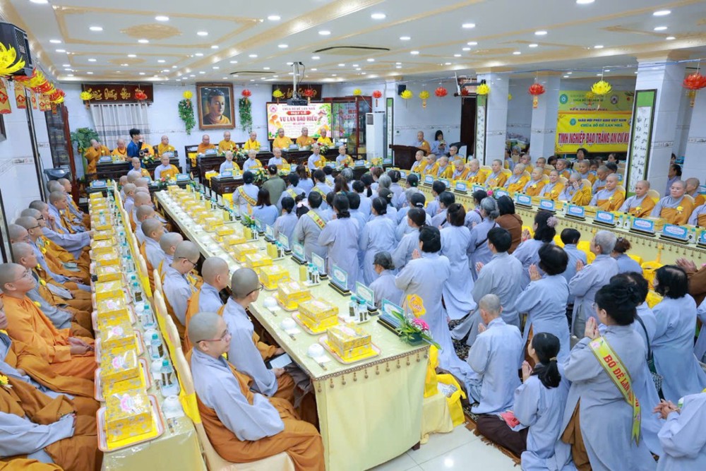 TP.HCM: Chùa Bồ Đề Lan Nhã trang nghiêm lễ Vu Lan và dâng cúng pháp y PL.2570