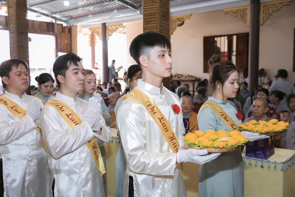 Đồng Tháp: Chùa Kim Thiền trang nghiêm Đại lễ Vu lan – Lan tỏa yêu thương, kết nối những tấm lòng hiếu hạnh