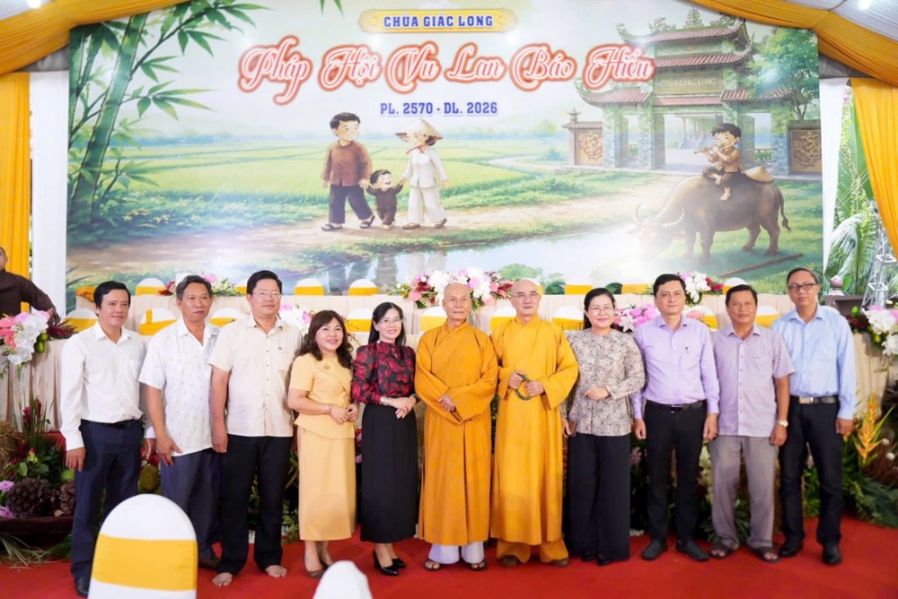 Vĩnh Long: Chính quyền các cấp thăm, chúc mừng lễ Vu lan Báo hiếu tại chùa Giác Long