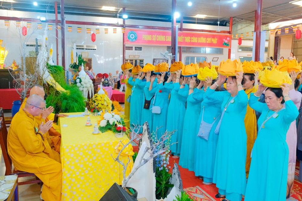An Giang: Trang nghiêm lễ Vu lan báo hiếu, dâng y ca-sa tại chùa Kiên Tân
