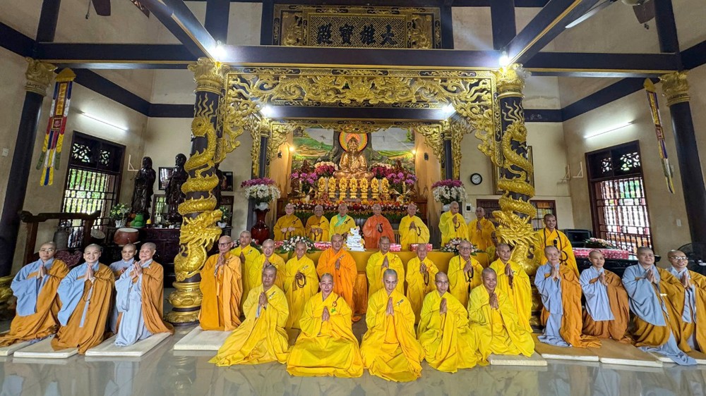 Quảng Ngãi: Chùa Kim Long trang nghiêm lễ Tác pháp tự tứ mãn hạ và dâng y ca-sa mùa Vu Lan PL.2570