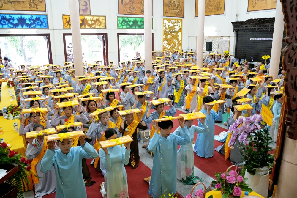 Cần Thơ: Trang nghiêm Đại lễ Vu lan Báo hiếu và dâng cúng pháp y ca-sa tại chùa Bảo An