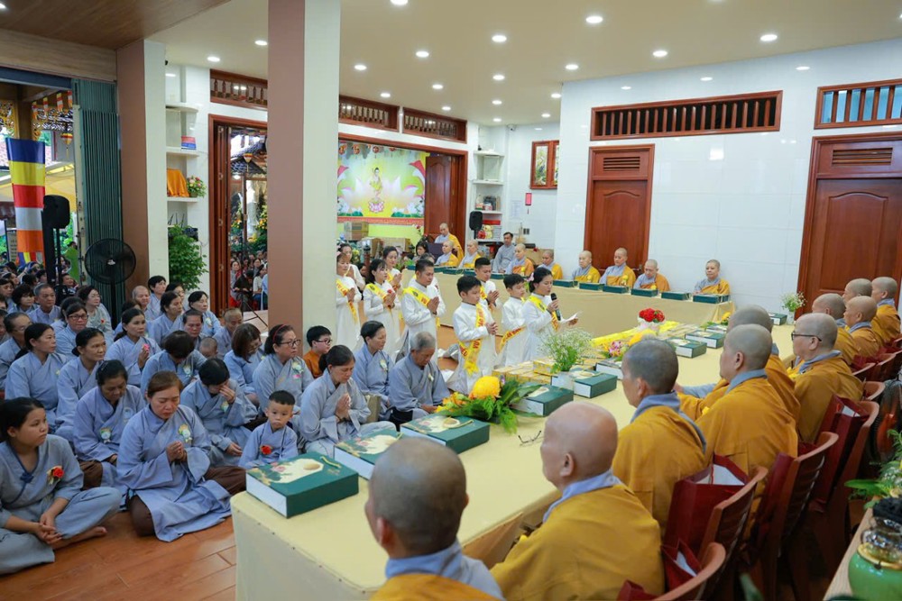 TP.HCM: Tịnh thất Bửu Hoa trang nghiêm lễ dâng y cúng dường chư Tôn đức Ni mùa Vu Lan
