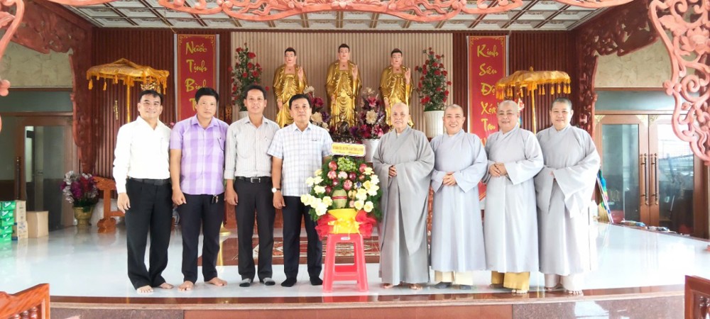 Cà Mau: Sở Dân tộc và Tôn giáo tỉnh thăm, chúc mừng trường hạ chùa Kim Sơn