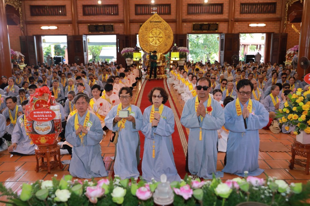 TP.HCM: Vu lan ấm áp nghĩa tình dành cho 500 người khiếm thị tại Chùa Thiên Quang