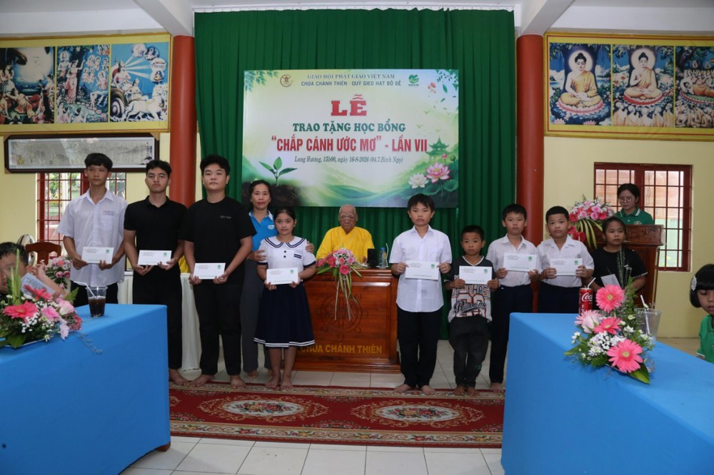 TP.HCM: Chùa Chánh Thiên trao học bổng “Chắp cánh ước mơ” lần VII
