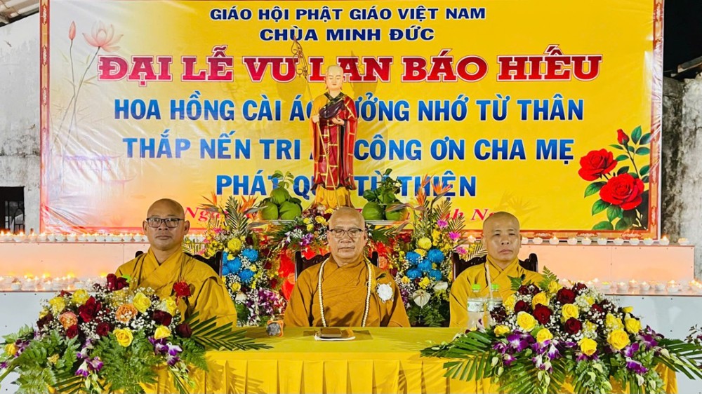 Cần Thơ: Chùa Minh Đức tặng quà nhân Đại lễ Vu lan báo hiếu PL.2570