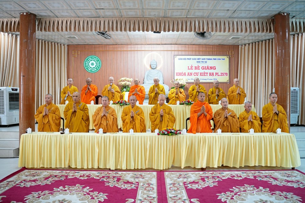 Cần Thơ: Trang nghiêm bế giảng khóa An cư Kiết hạ PL.2570 - DL.2026