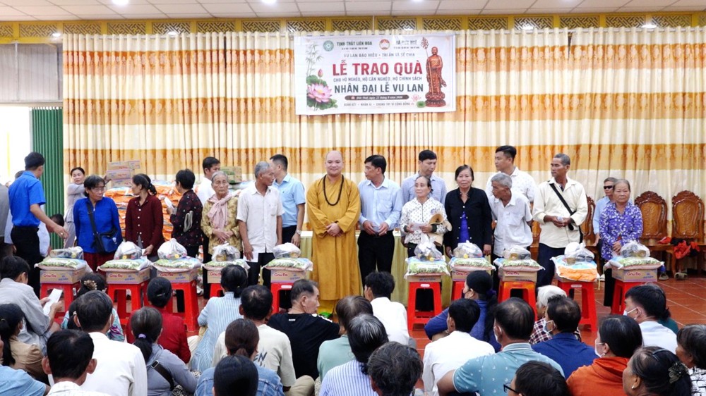 Tây Ninh: Tịnh thất Liên Hoa trao hơn 370 phần quà đến hộ nghèo và người khiếm thị nhân mùa Vu Lan