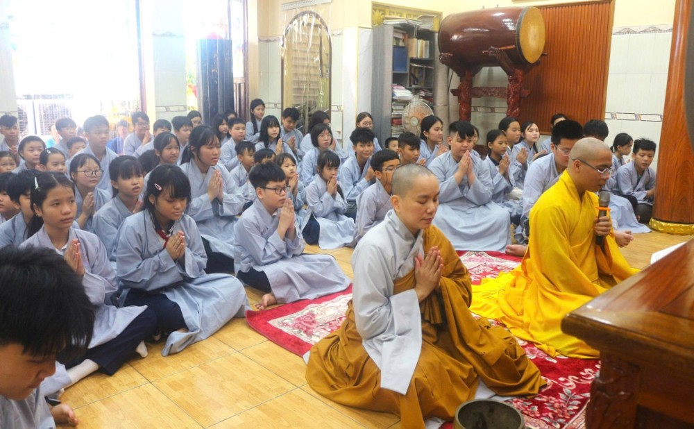 TP.HCM: Chùa Pháp Thiền tổ chức khóa tu “Thắp sáng tuổi thơ” với hơn 120 khóa sinh