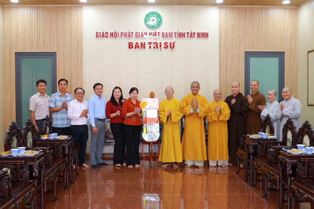 Tây Ninh: Lãnh đạo tỉnh thăm, chúc mừng Ban Trị sự nhân Đại lễ Vu Lan