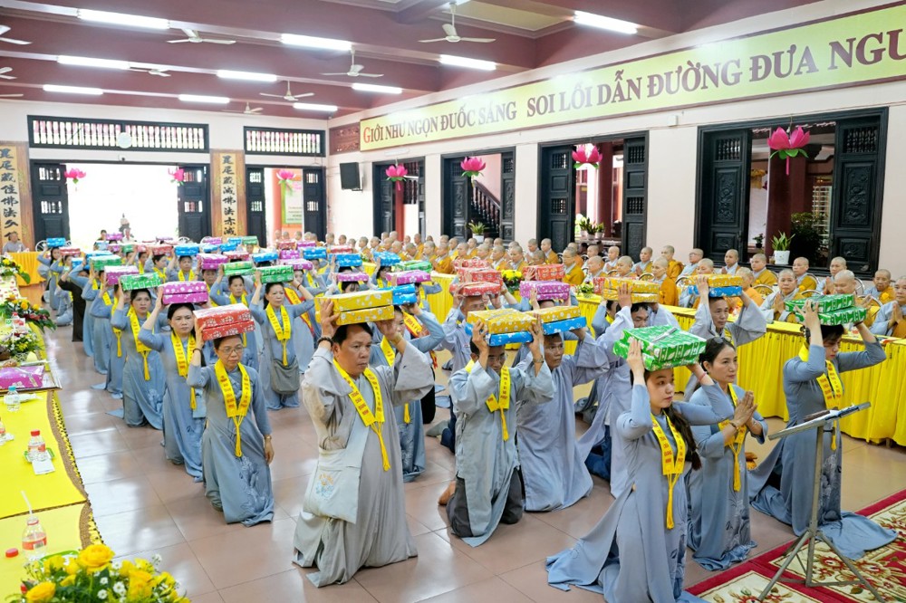 Đồng Nai: Trường hạ chùa Quang Minh tác pháp mãn hạ và dâng cúng Pháp y