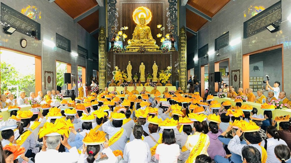 Cần Thơ: Chùa Phổ Giác dâng cúng Pháp y nhân mùa Vu lan báo hiếu PL.2570