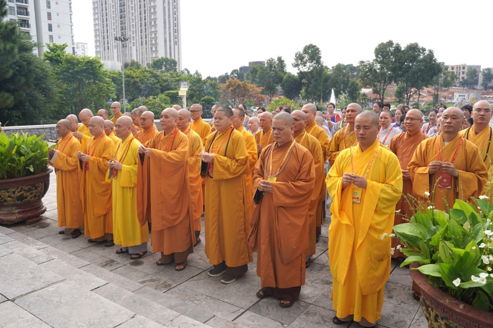 Bắc Ninh: BTS GHPGVN tỉnh dâng hương tri ân các anh hùng liệt sĩ và khai mạc triển lãm di sản Phật giáo trước thềm Đại hội