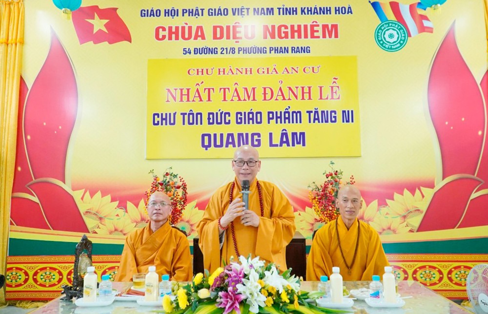 Khánh Hòa: Ban Trị sự và Ban tổ chức An cư kiết hạ (Nam Khánh Hòa) thăm và giáo giới chư hành giả Ni