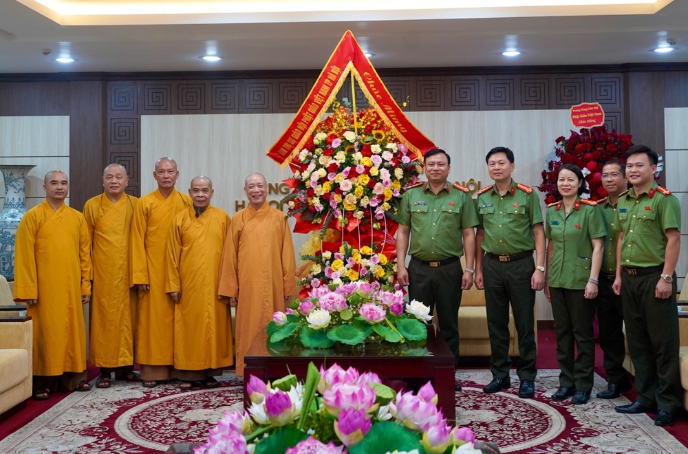 Hà Nội: BTS GHPGVN Tp Hà Nội chúc mừng 81 năm Ngày truyền thống Lực lượng CAND
