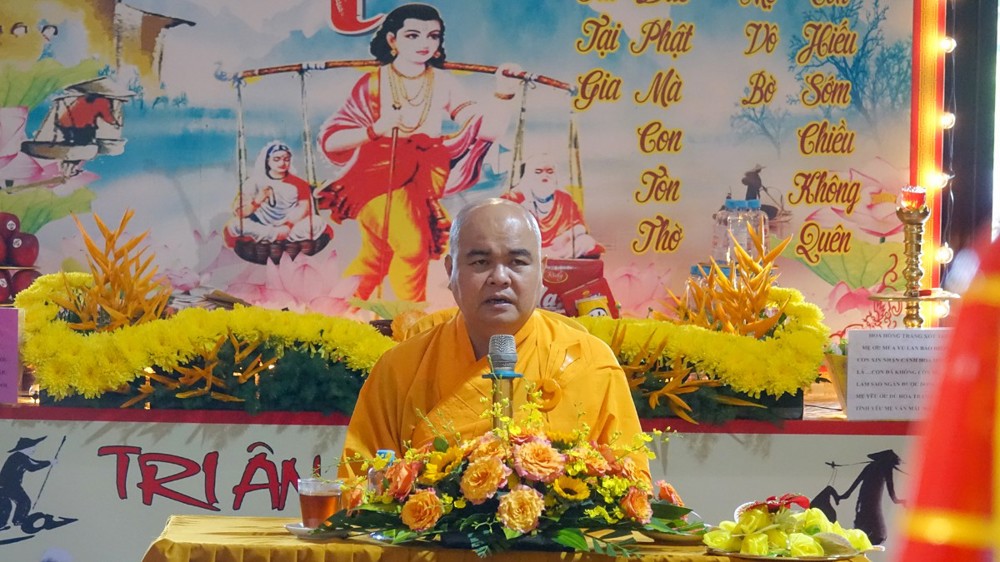 Quảng Ngãi: TT.Thích Nhuận Pháp quang lâm giáo giới tại hạ trường Ni giới chùa Pháp Hoa