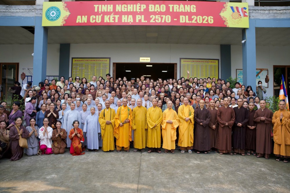 Phú Thọ: Hòa thượng Thích Quảng Tùng thăm, cúng dường trường hạ Trung tâm Phật giáo Hùng Vương