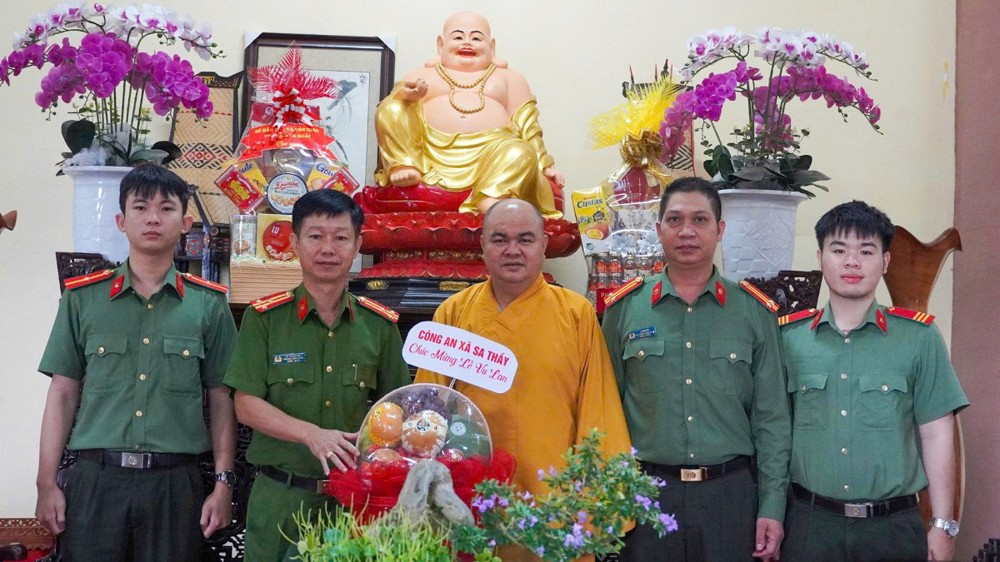 Quảng Ngãi: Đoàn công tác các cấp chính quyền thăm, chúc mừng Vu Lan tại chùa Khánh Sơn