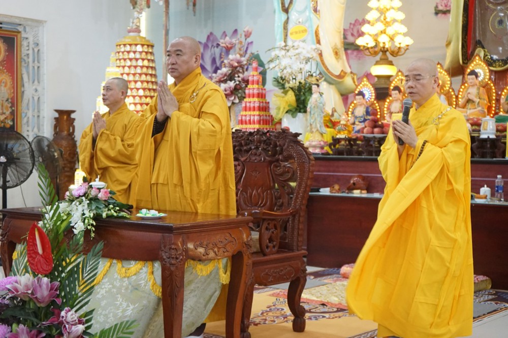 Đà Nẵng: Thượng tọa Thích Phước Nguyên chia sẻ pháp thoại về Cha Mẹ tại Đại lễ Vu Lan chùa Bà Đa