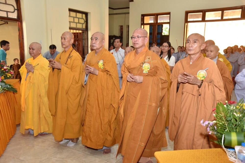 Khánh Hòa: Đạo tràng Thiện Đạo trang nghiêm lễ Khánh tuế - Cài hoa hồng - Vu Lan Báo hiếu PL. 2570 và khóa tu một ngày tại chùa Long Sơn