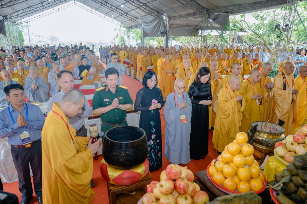 Tưởng niệm, tri ân và cầu siêu tại Đền thờ Liệt sĩ Đông Nam Bộ