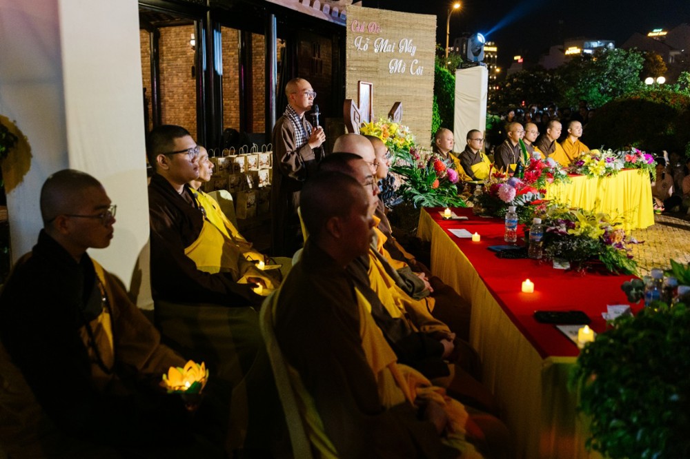 Lâm Đồng: “Lỡ mai này mồ côi” đêm thắp nến tri ân tại Thanh Minh Tự