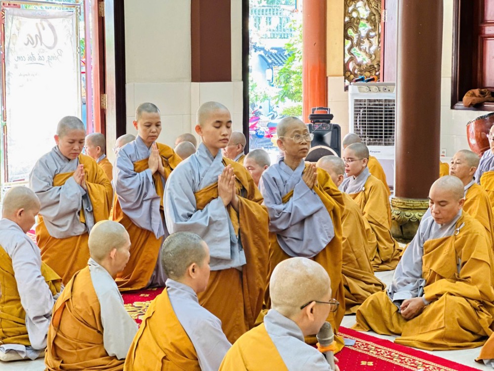 TP.HCM: Trường hạ Ni chùa Từ Giác hoàn mãn kỳ Bố-tát cuối mùa An cư đầu tiên