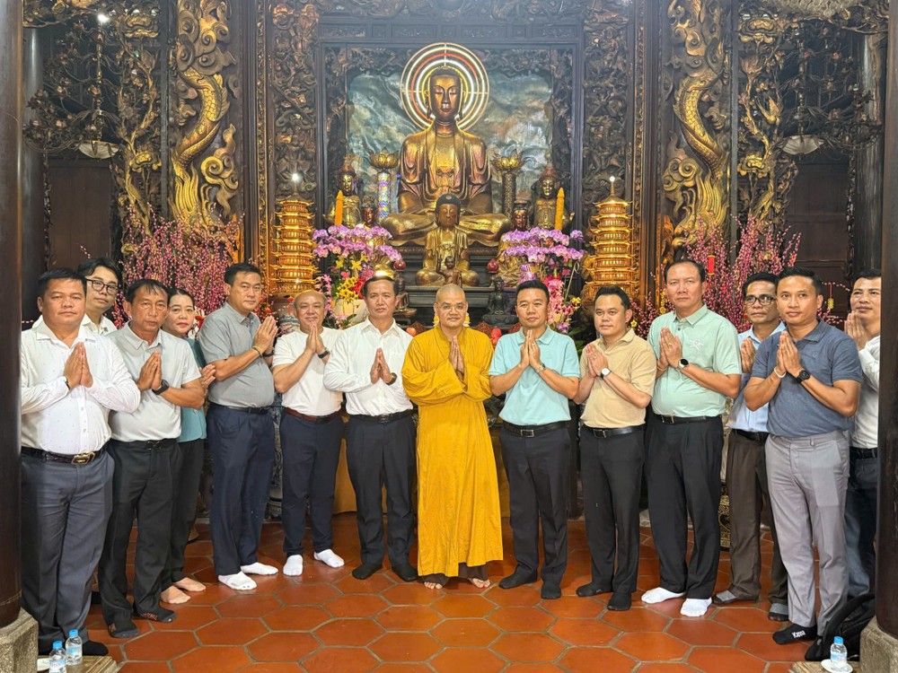 Đồng Tháp: Phái đoàn lãnh đạo tỉnh Champasak (Lào) thăm chùa Vĩnh Tràng