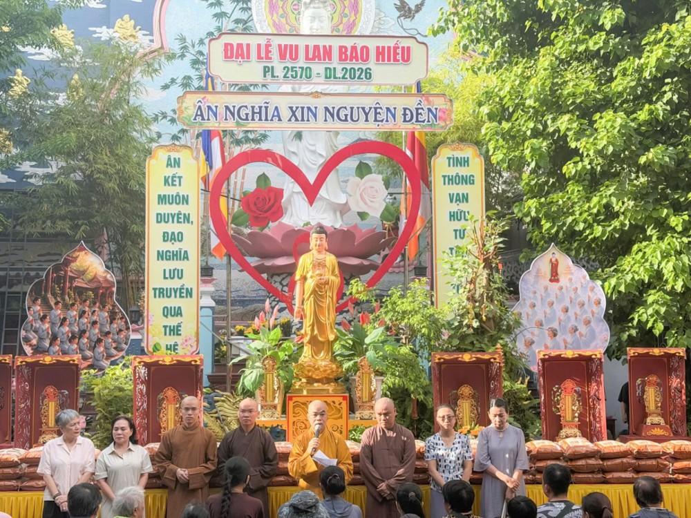 Đà Nẵng: Chùa Bát Nhã trao tặng hơn 200 triệu đồng đến các hoàn cảnh khó khăn nhân mùa Vu Lan