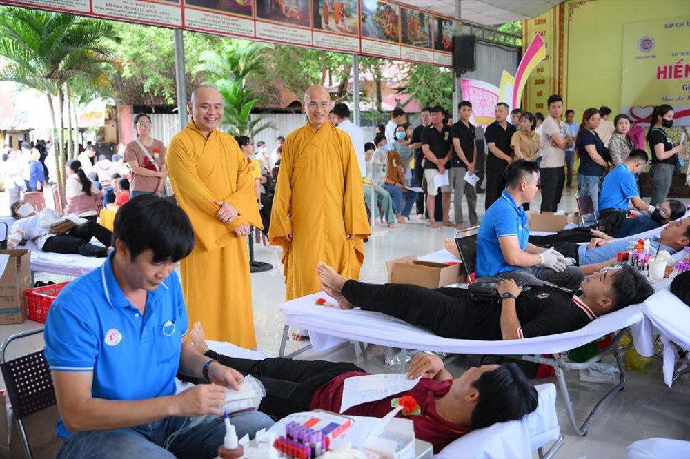 Tây Ninh: Ban Trị sự, Hội Chữ thập đỏ tỉnh và chùa Ân Thọ phối hợp Bệnh viện Chợ Rẫy tổ chức chương trình hiến máu nhân đạo nhân mùa Vu Lan